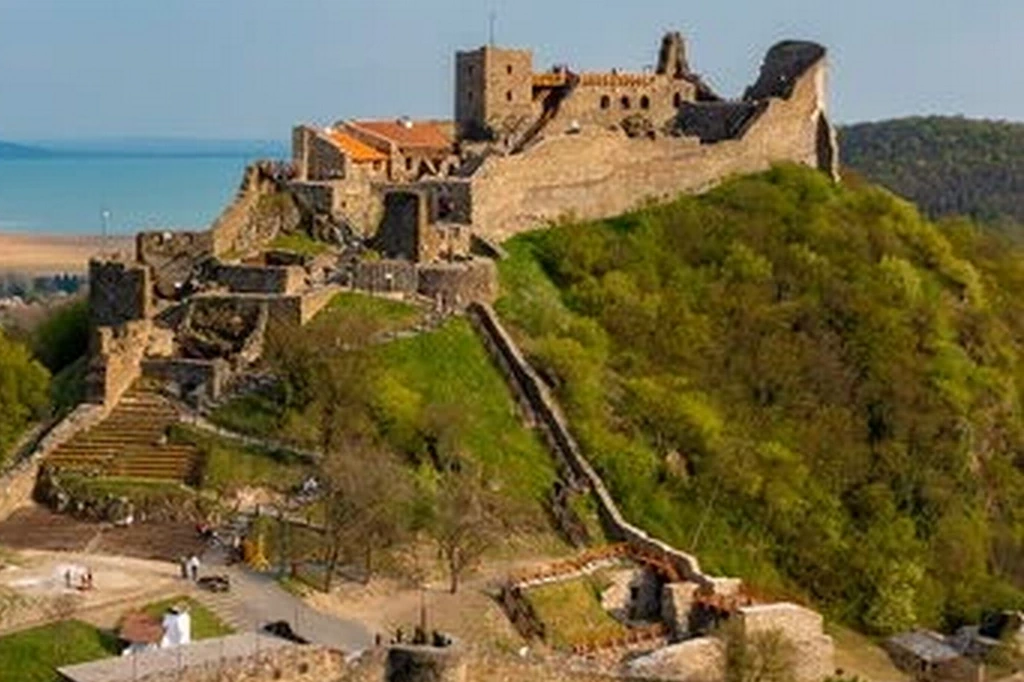 Hangulatos borkóstoló terasz a Balaton-felvidéken